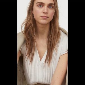 H and M NWOT white short sleeve blouse size 2.